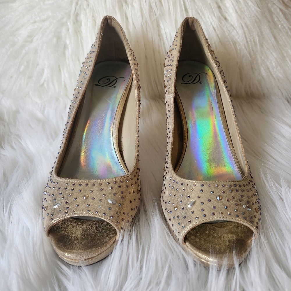 Gold Sparkle Heels ✨️ - Picture 3 of 5